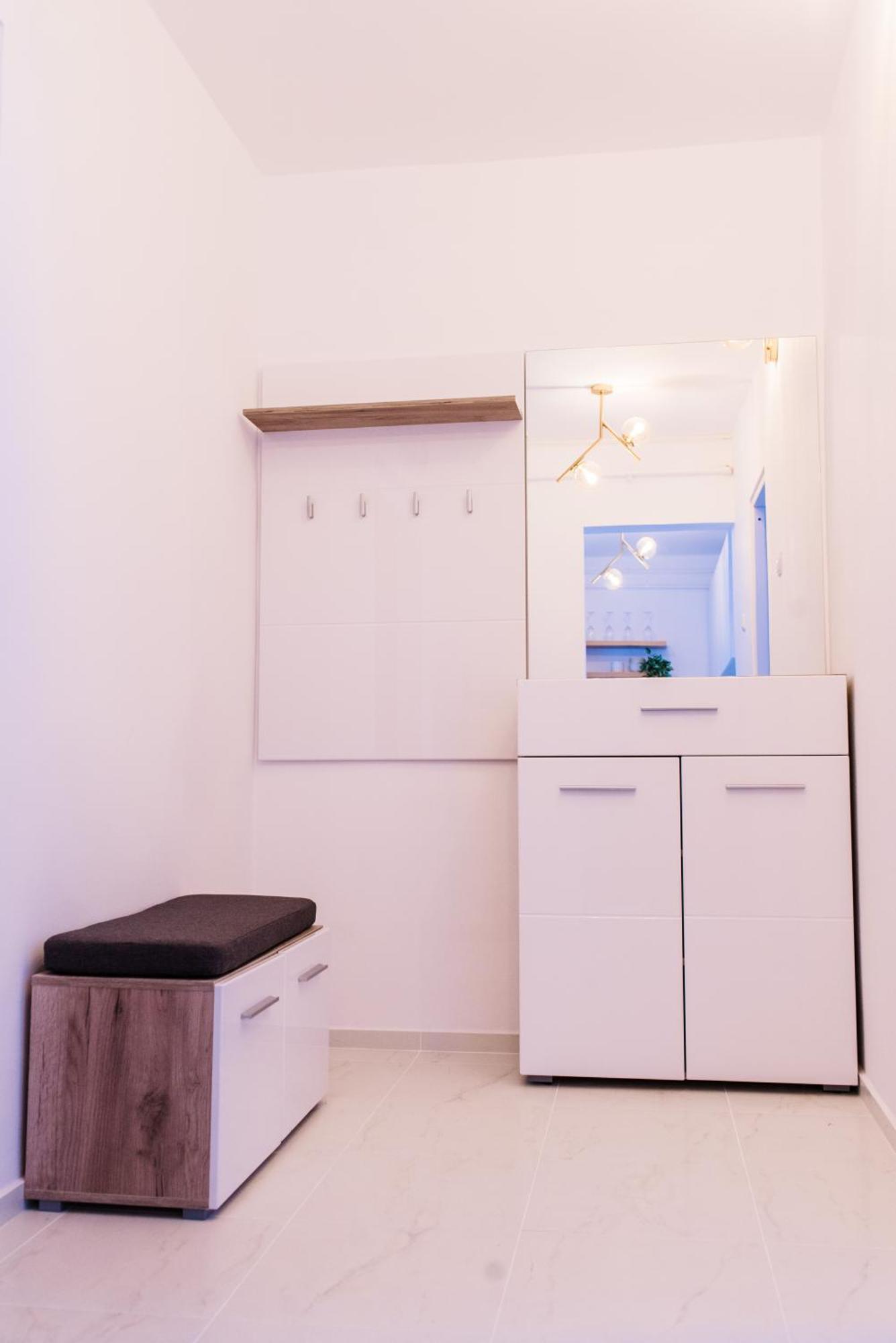 Riverside White Apartment ساتو ماري المظهر الخارجي الصورة