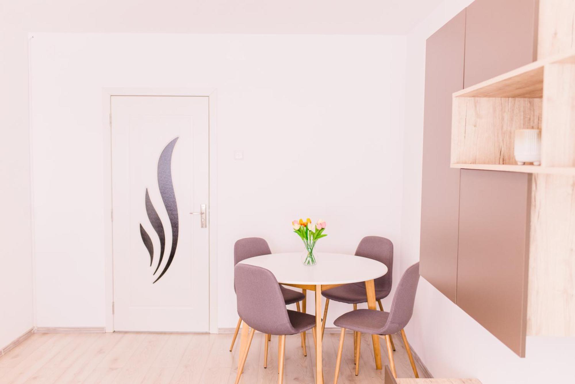 Riverside White Apartment ساتو ماري المظهر الخارجي الصورة