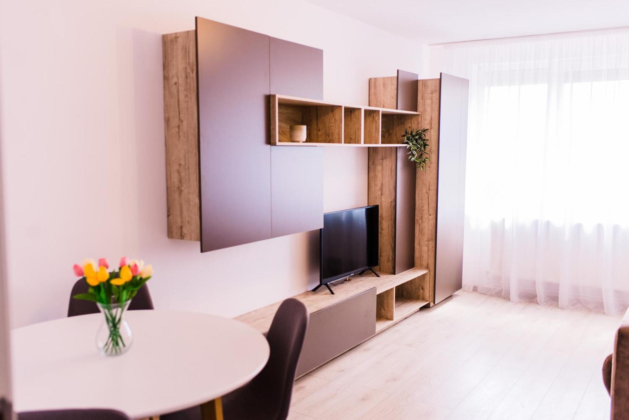 Riverside White Apartment ساتو ماري المظهر الخارجي الصورة
